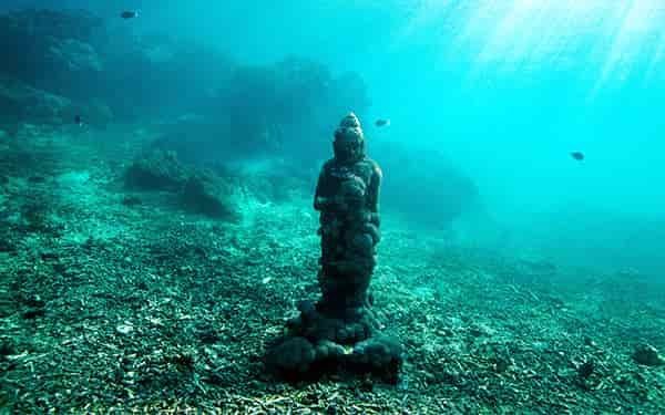 underwater statue